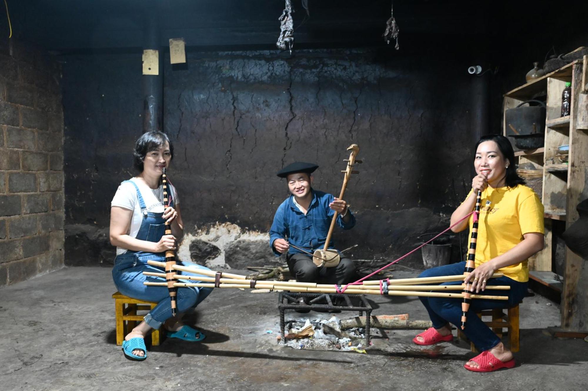 Nhà Cổ Lao Xa Hmong *